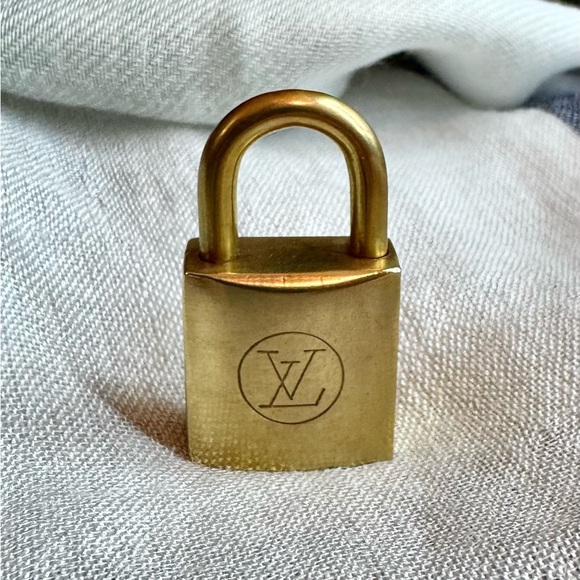 Louis Vuitton Padlock #206 - Picture 3 of 5